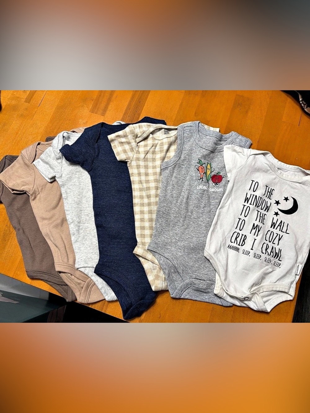 Baby Bodysuit Set in Gray & White